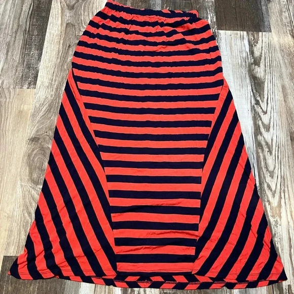 OLIVE & OAK Skirt - Picture 1 of 3